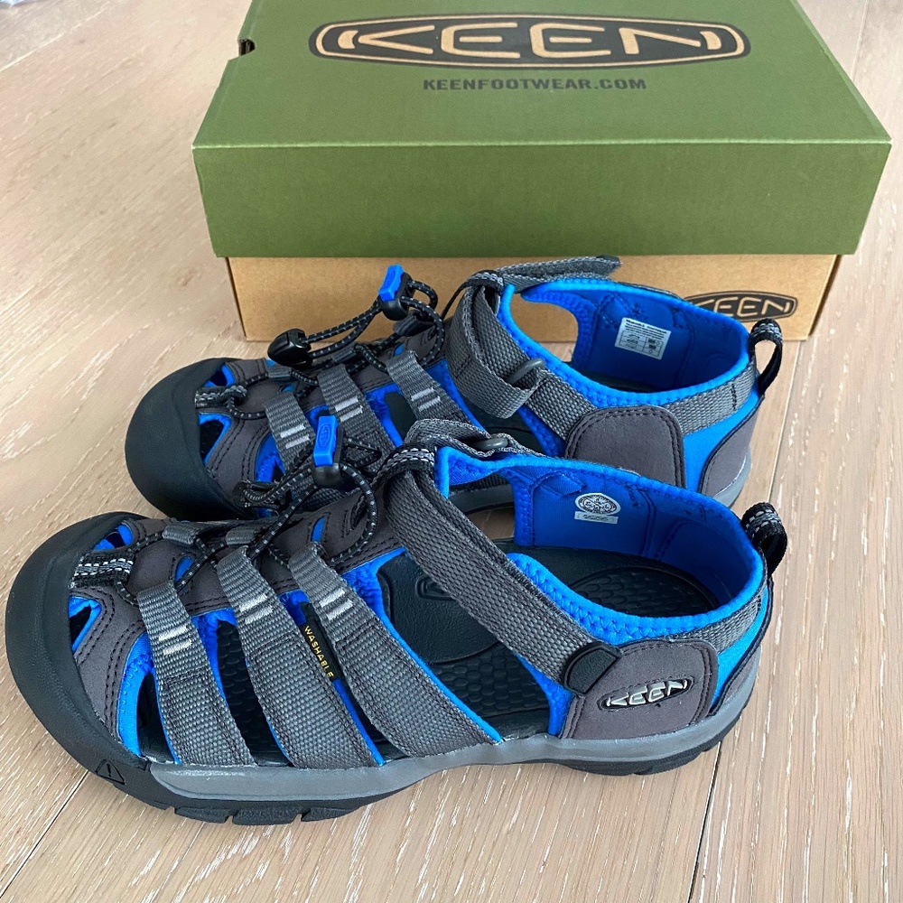 NIB/NWT Keen Big Kid Newport H2 Sandal/Water Shoe, Size 5